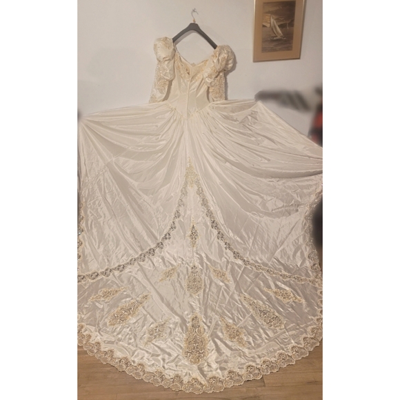 Vintage Princess Cut Wedding Dress - Picture 10 of 13